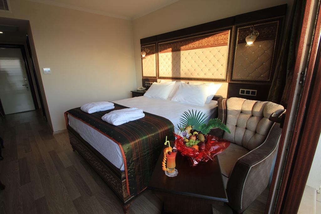 Royal Palace Kusadasi Hotel Room photo