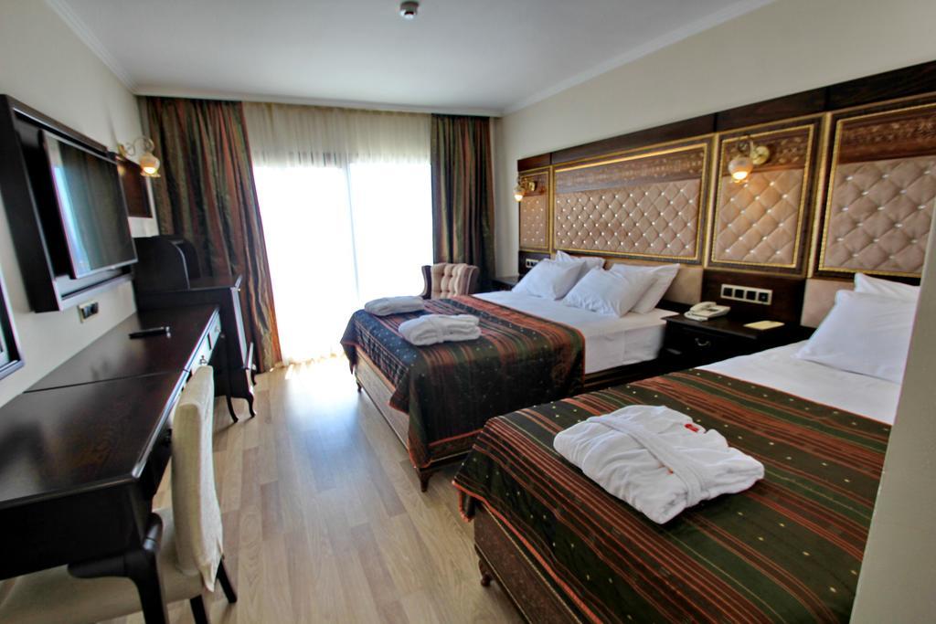 Royal Palace Kusadasi Hotel Room photo